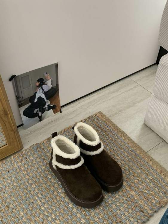 Picture of UGG Shoes _SKUUGGsz35-40WN100819838